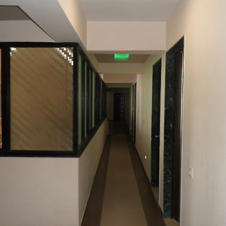 Hotel Rajdeep Inn Ahmedabad Exteriör bild