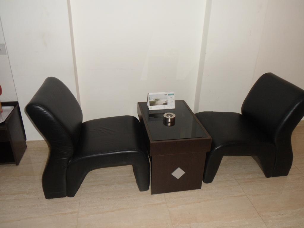Hotel Rajdeep Inn Ahmedabad Exteriör bild