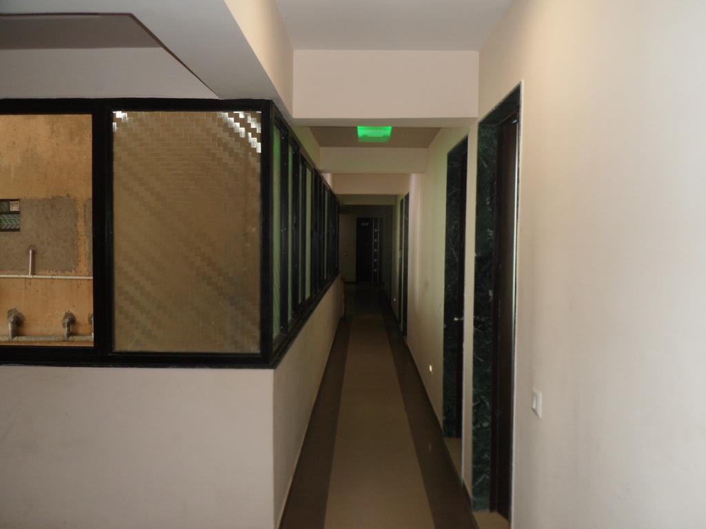 Hotel Rajdeep Inn Ahmedabad Exteriör bild