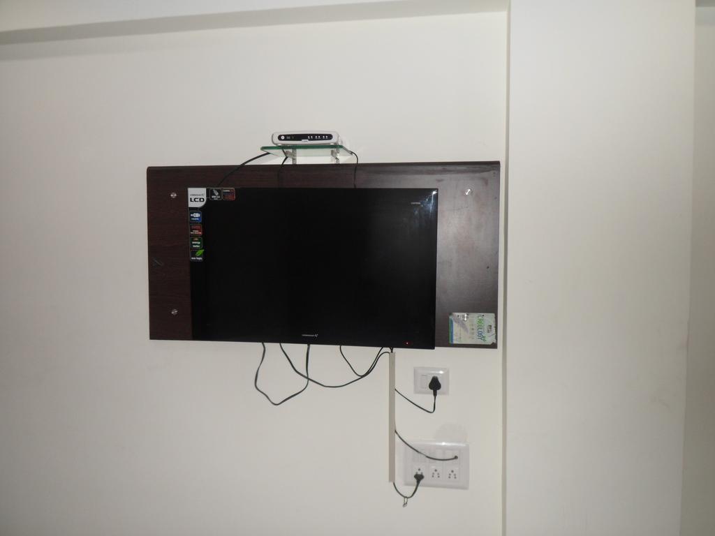 Hotel Rajdeep Inn Ahmedabad Exteriör bild