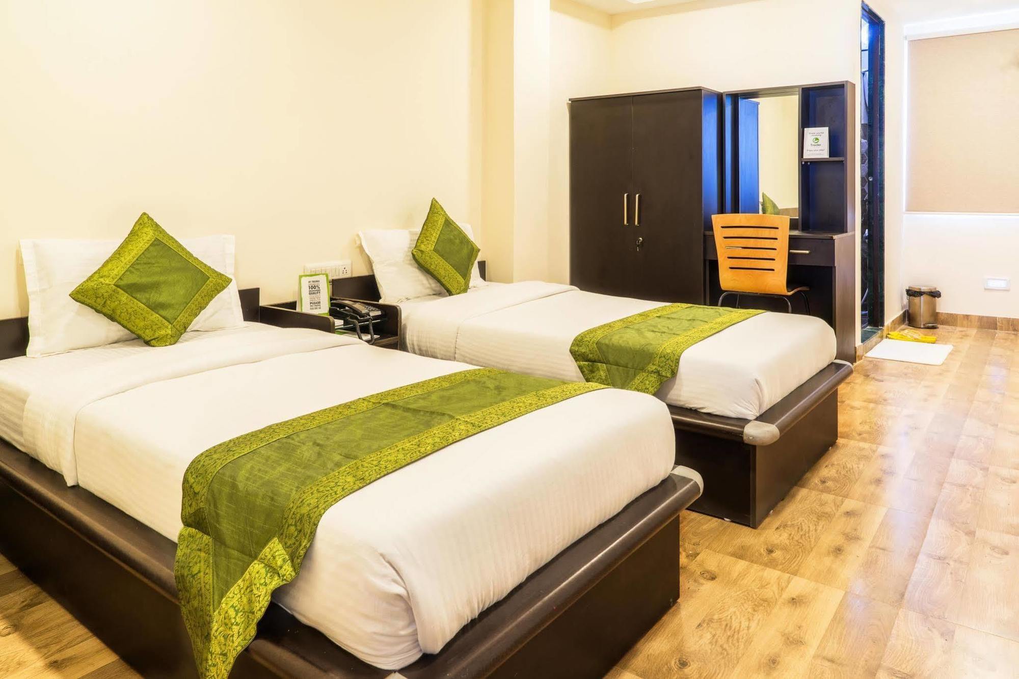 Hotel Rajdeep Inn Ahmedabad Exteriör bild