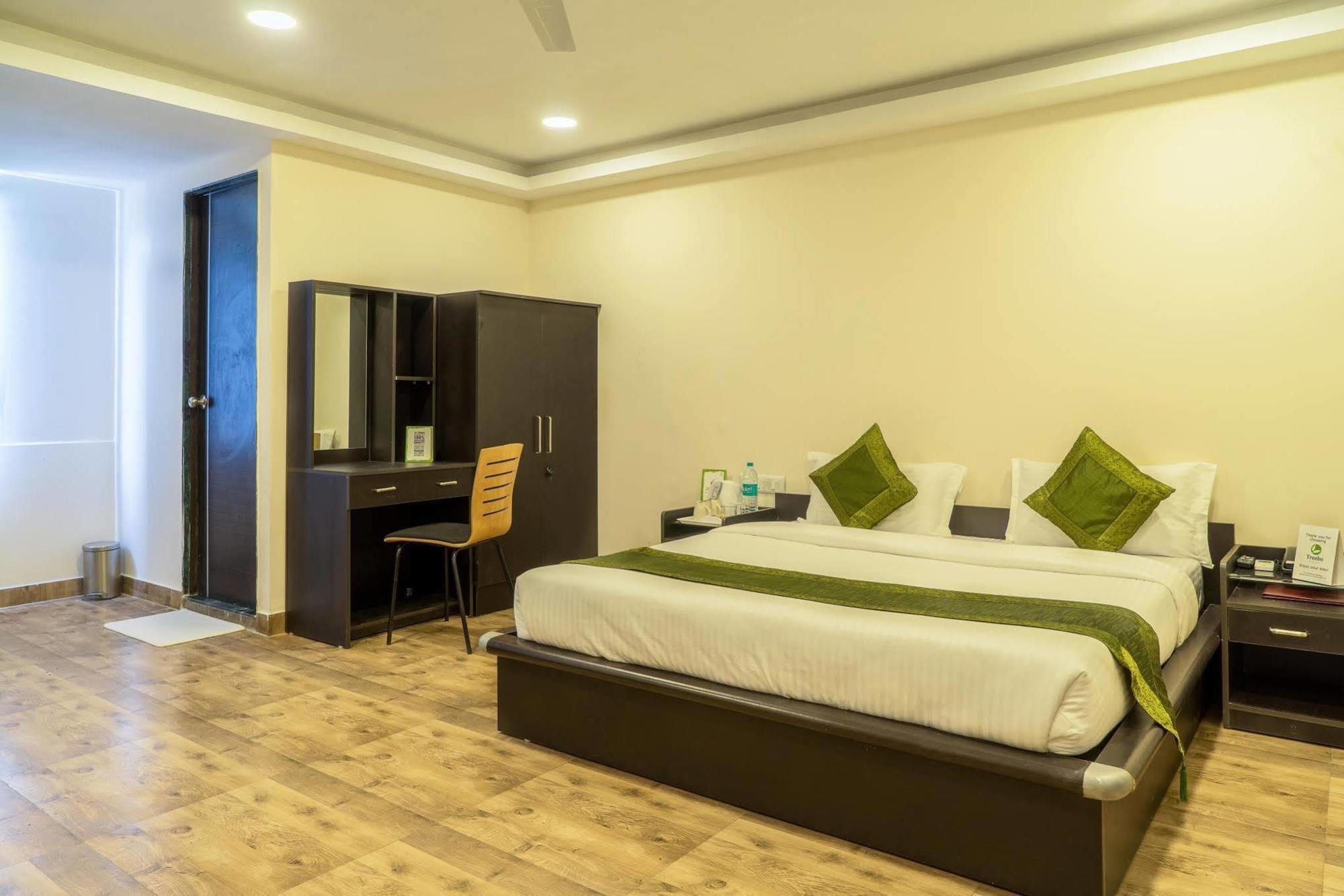 Hotel Rajdeep Inn Ahmedabad Exteriör bild