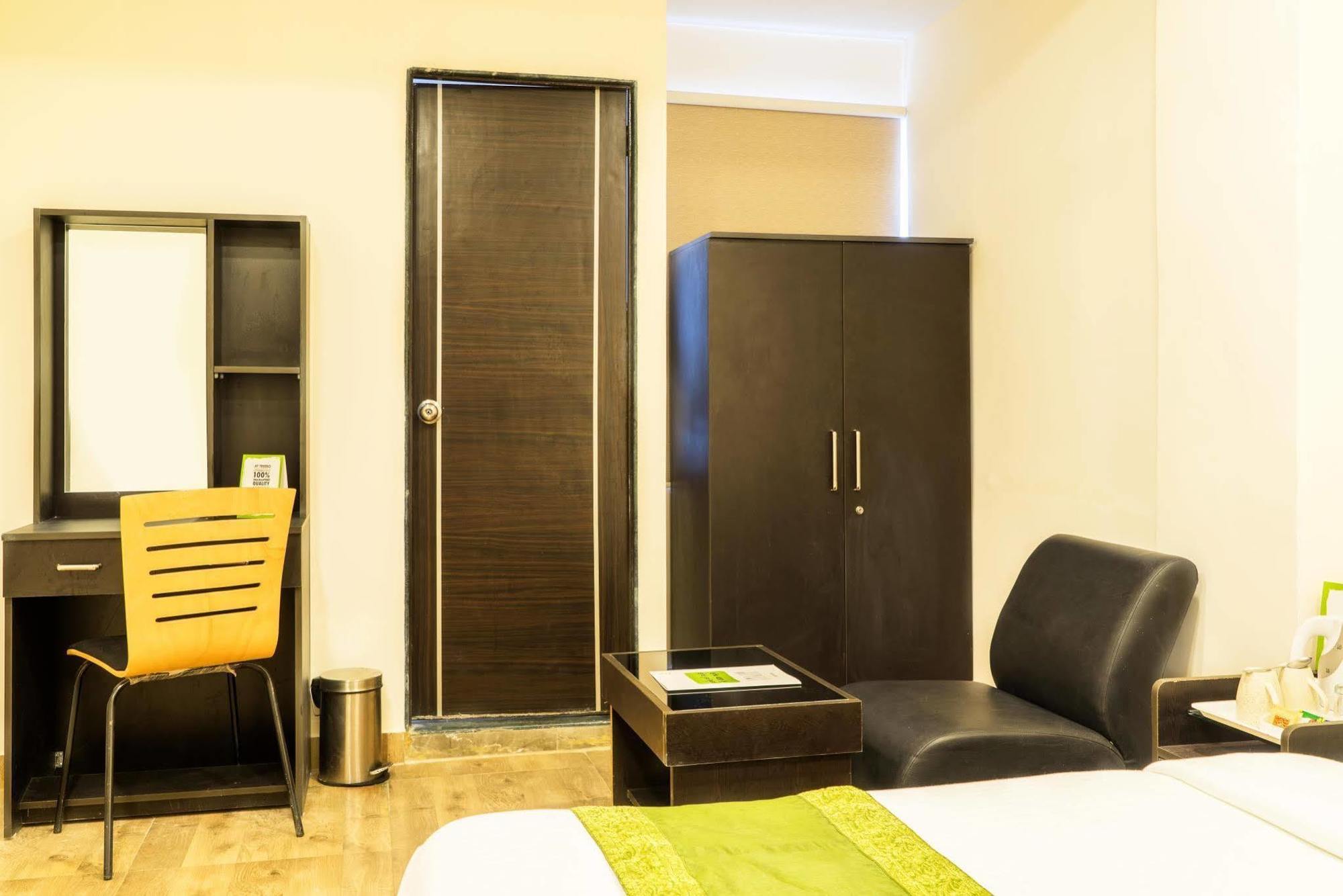 Hotel Rajdeep Inn Ahmedabad Exteriör bild